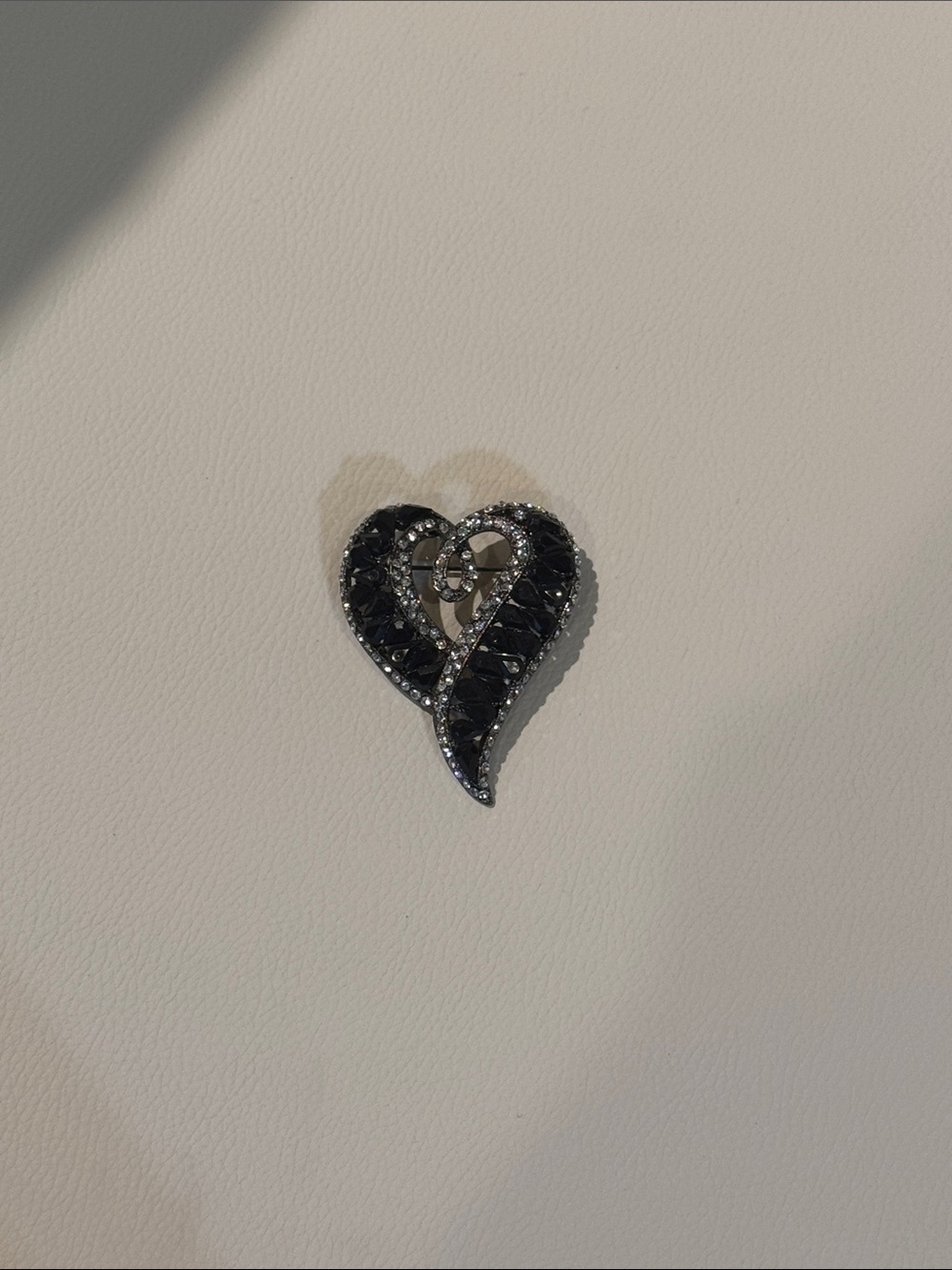 Elegant Black Crystal Heart Brooch Pin